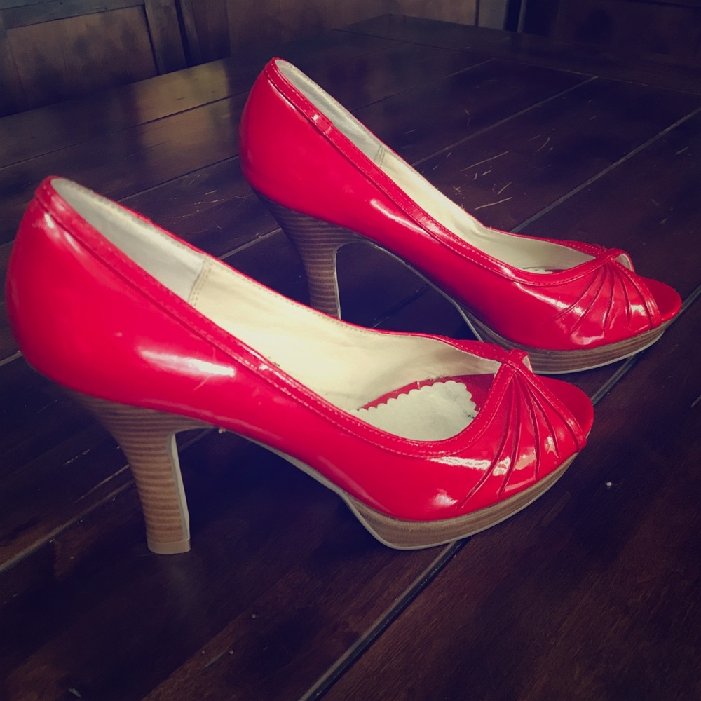 STEVE MADDEN Red Patent Leather Peep-Toe Pumps